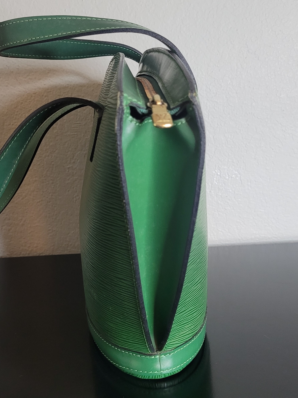 LOUIS VUITTON Saint Jacques Vintage Epi Leather Bag. - Picture 6 of 15